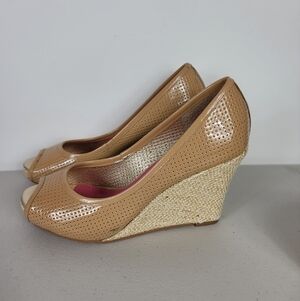 Lilly Pulitzer Tan Peep Toe Patent Leather Wedges Sz 7M